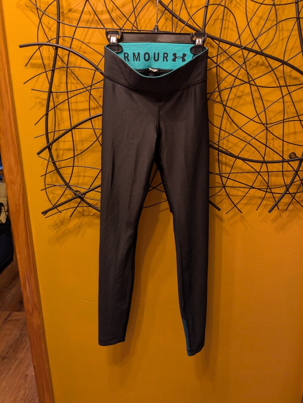 Under Armour HeatGear Compression Leggings Teal Accent Waistband (Size XS)